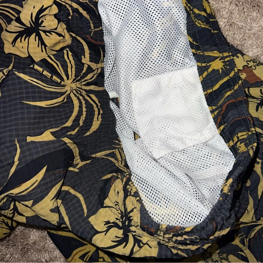 Tommy Bahama Swim Trunks Hawaiian Print Size Large